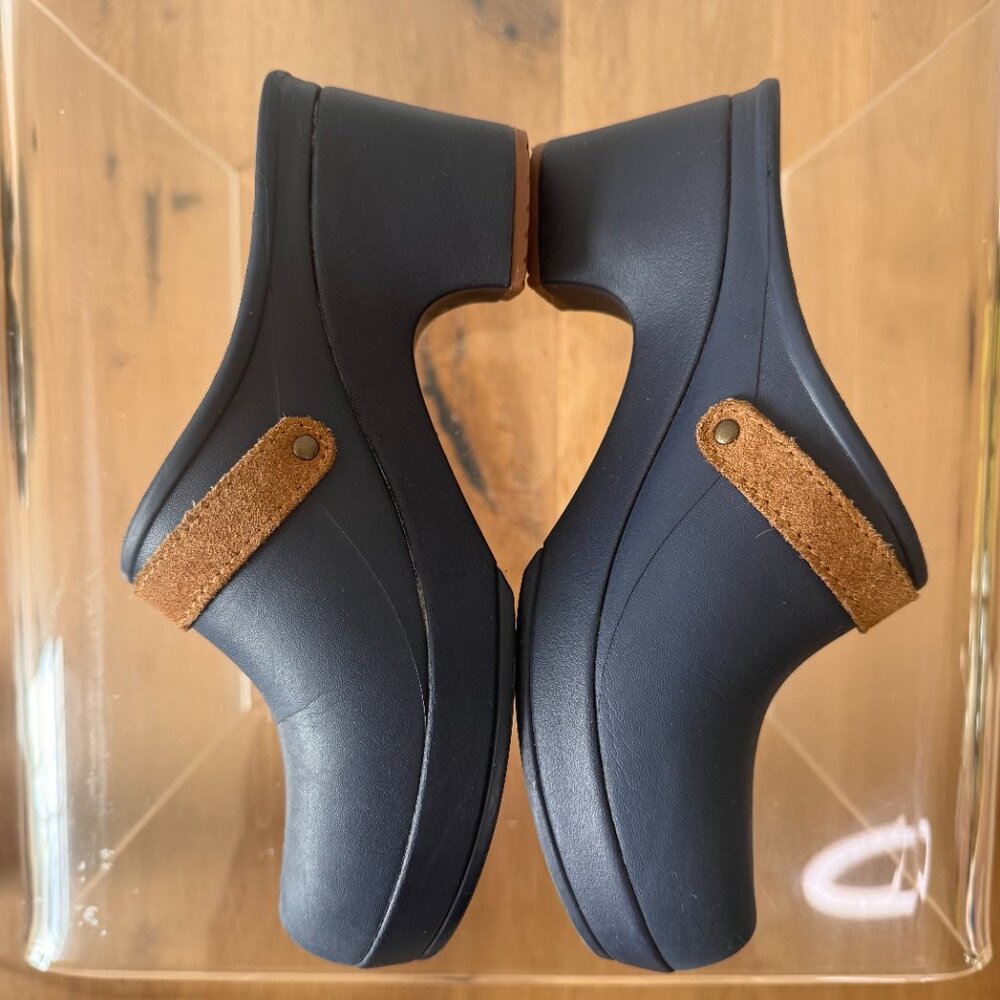 Crocs Sarah Clog Mule Navy Brown Leather Size 5  Minimalist Scandinavian Slip On - Picture 5 of 14